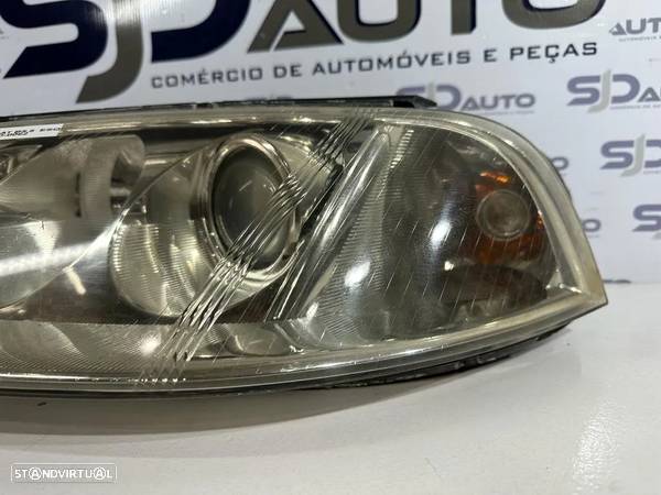 Farol Esquerdo - Volkswagen Passat B5.5 - 2