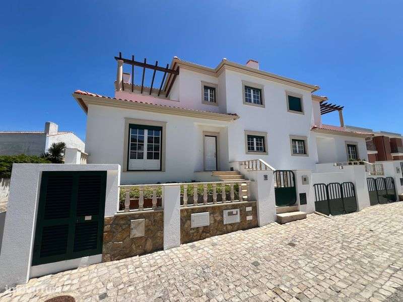 Moradia Geminada T5 em Salir do Porto com garagem ampla e terraço - Grande imagem: 4/11