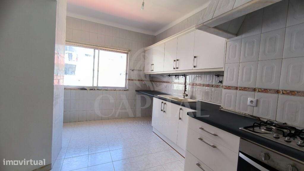 Apartamento T4 nas Mercês-10