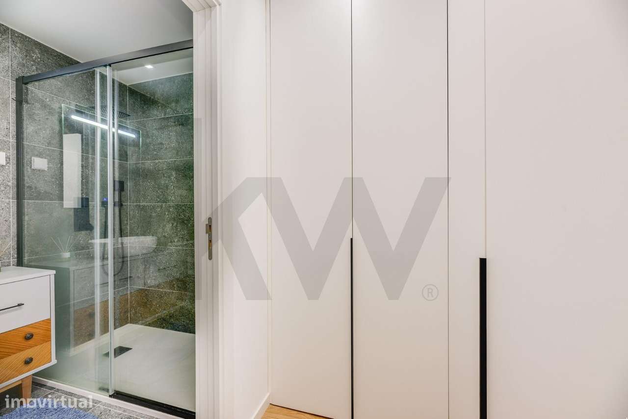 Apartamento T2 totalmente renovado com Suite, Varanda e Arrecadação na-16