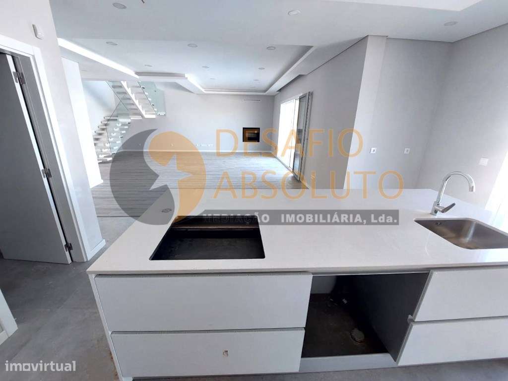 Moradia Isolada T4 C/ Piscina e Garagem - Brejos de Azeitão-8