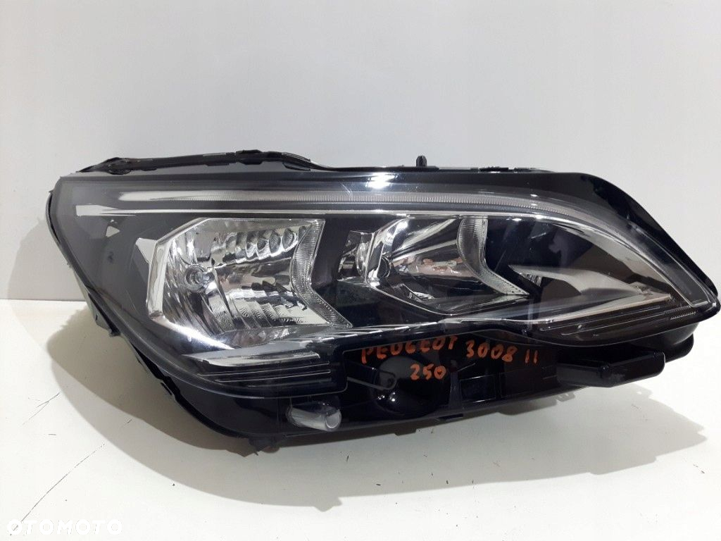 LAMPA PRAWA PRZÓD PEUGEOT 3008 2 II 9810478080 - 2