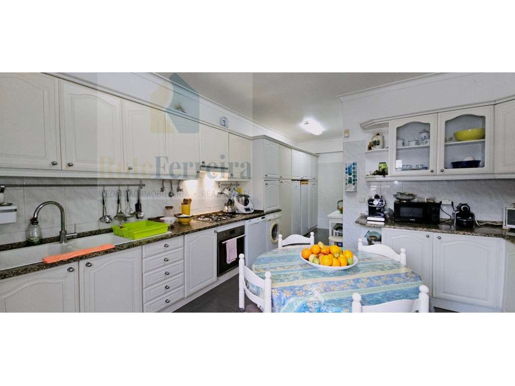 Moradia T5 com jardim privado e garagem !!-10