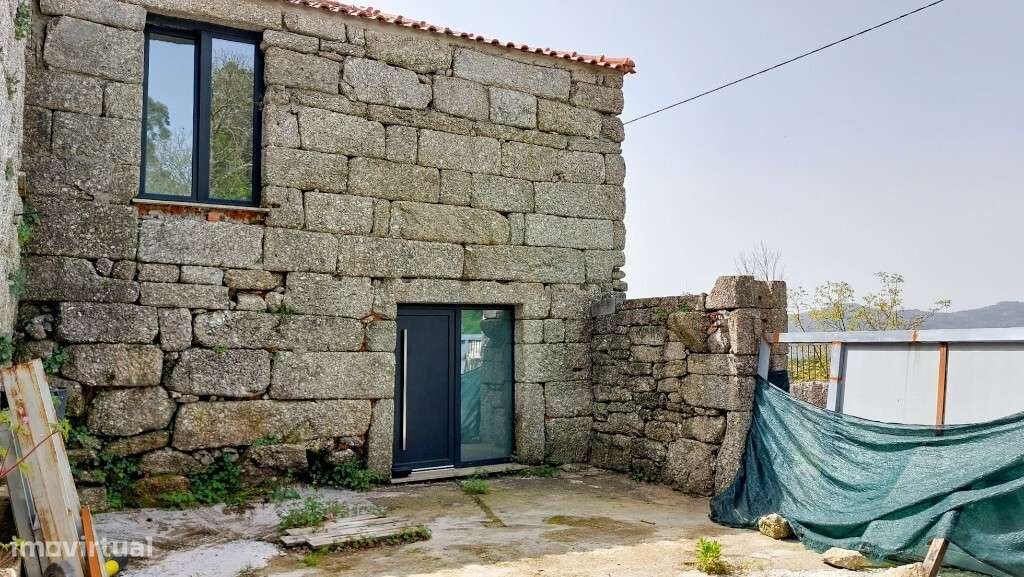 Moradia Ind. V4 p/ concluir c/ piscina - Pinheiro-3