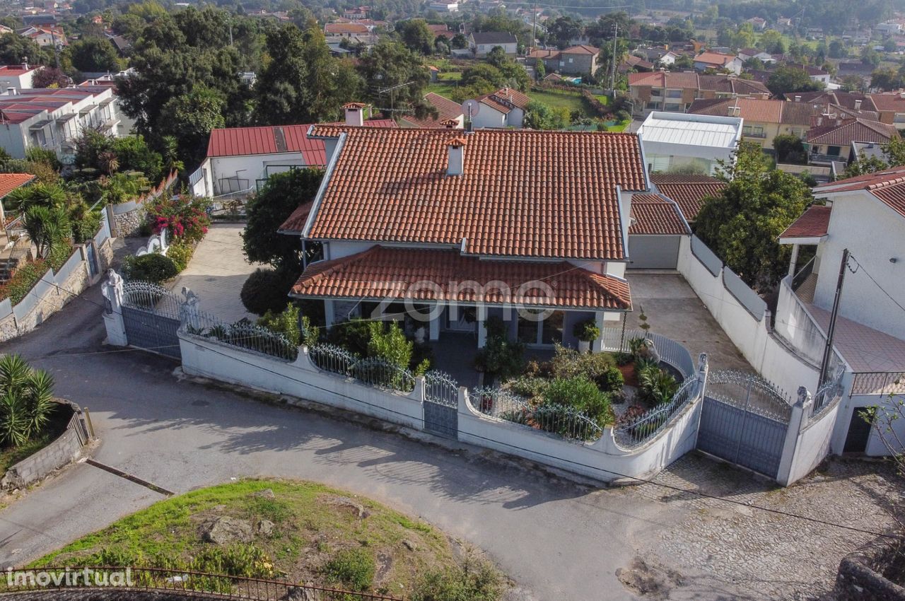 Moradia individual RENOVADA em Vila Verde, com 1585m2 de terreno.