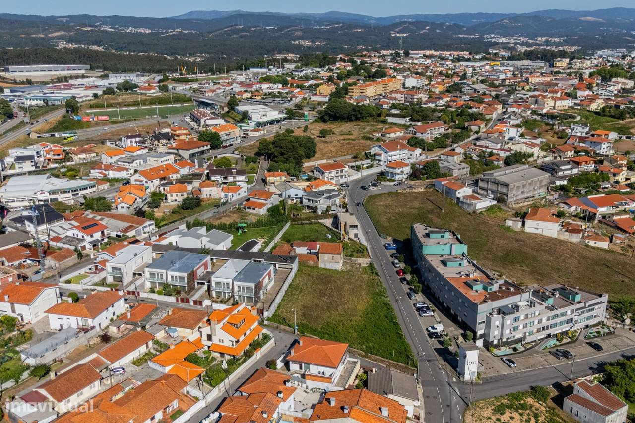 Moradias + Terreno com área total de 3.082 m2 com Potencial de Constru-7