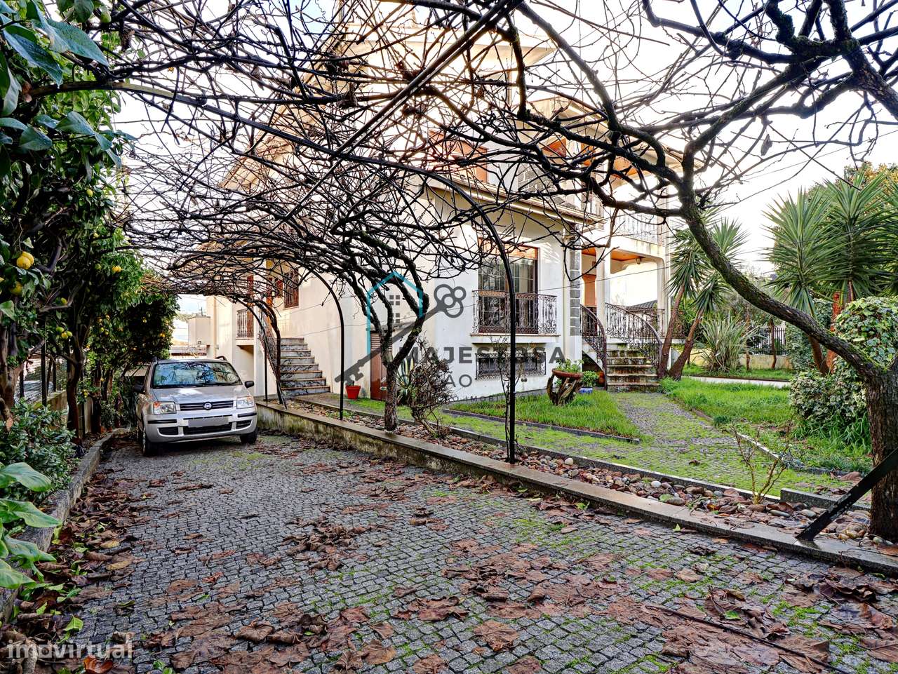 Moradia T5 com Piscina na Rua Padre Cruz, Maximinos-39