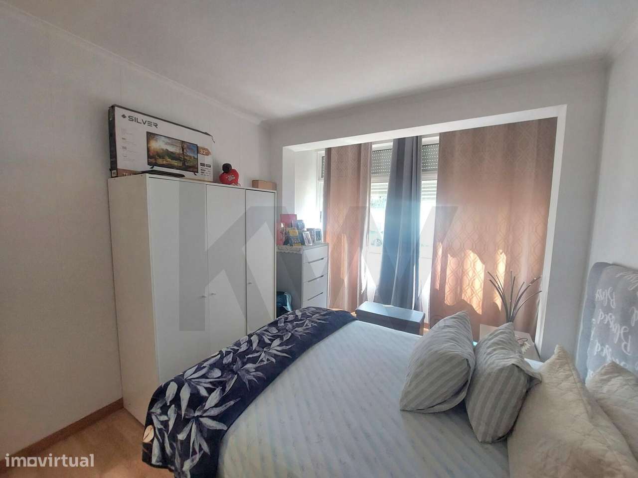 T2 Renovado com Sala Ampla na Av. Padre Bartolomeu de Gusmão – Damaia - Grande imagem: 3/8