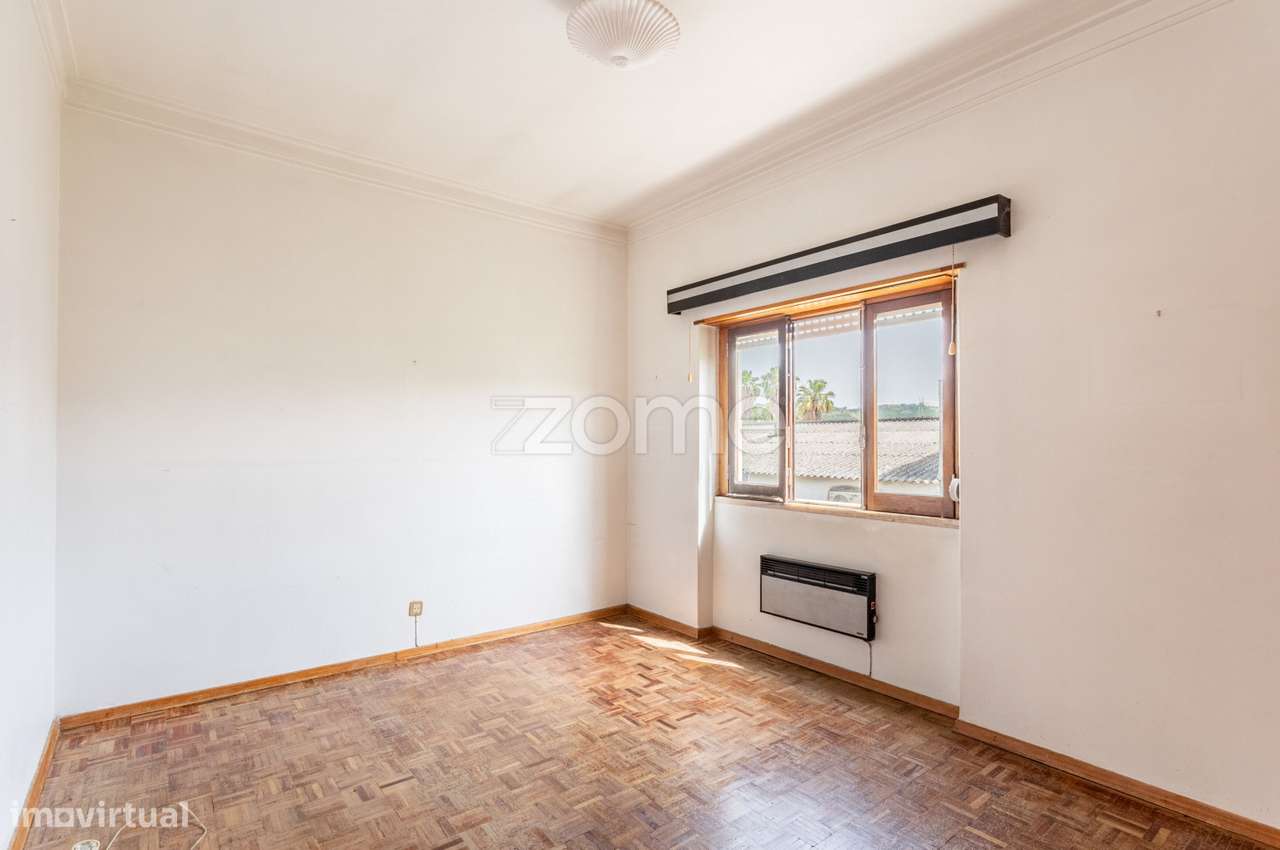 Moradia T4 em verdadeiro oásis urbano-21