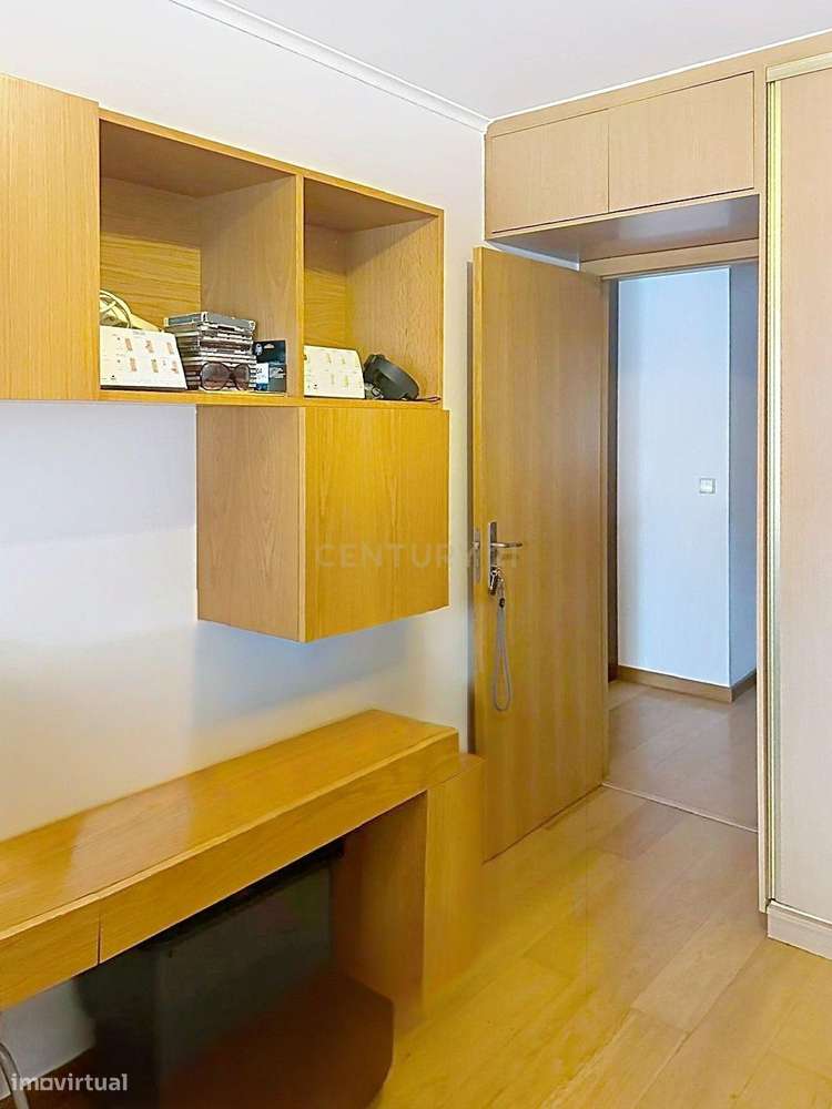 Apartamento T2 com Vista Panorâmica em Beato, com vigilância no condôm-11