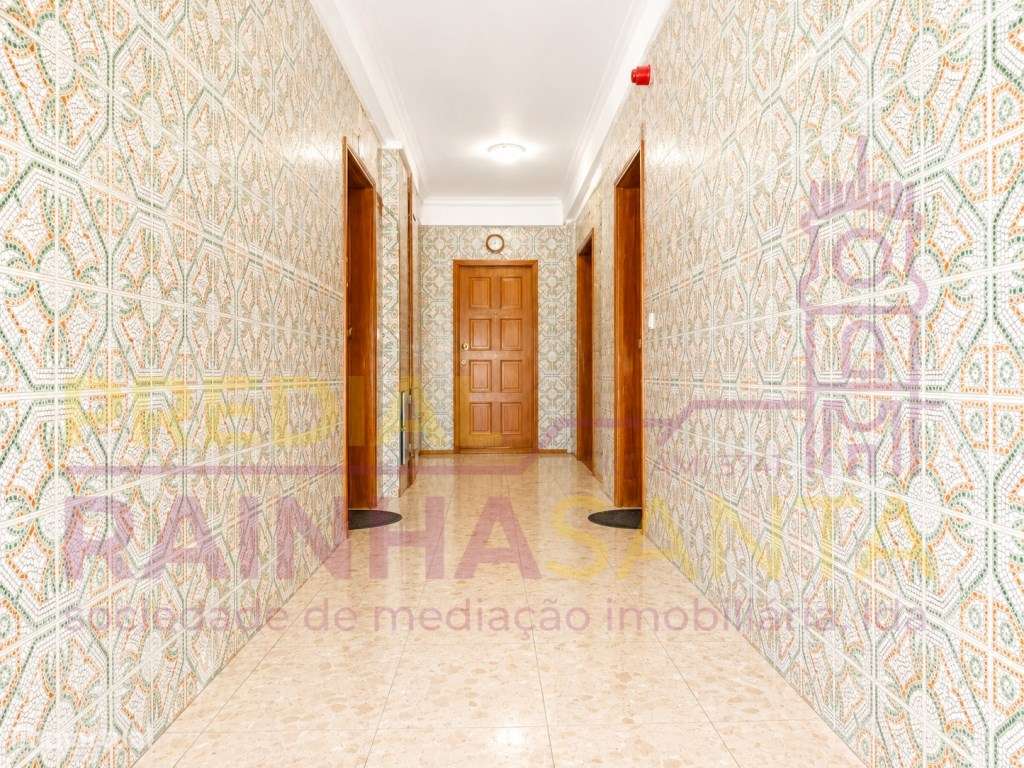 T3 Totalmente Remodelado na Solum, Coimbra, com Garagem Fechada-32