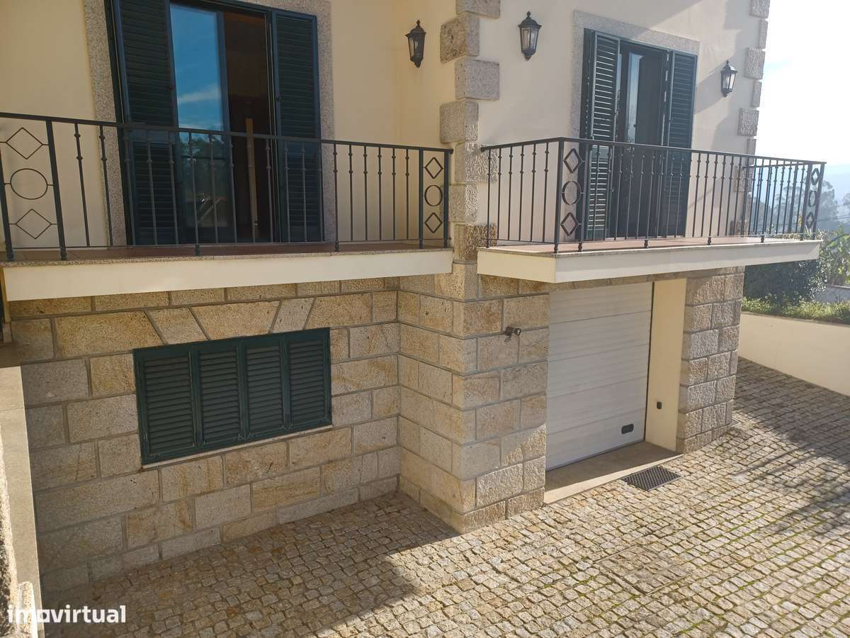 Mor.INDIVIDUAL  2300m2 de terreno + artigo urbano (Tipo T0)  em Lago-17