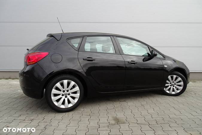 Opel Astra IV 1.6 Essentia - 17