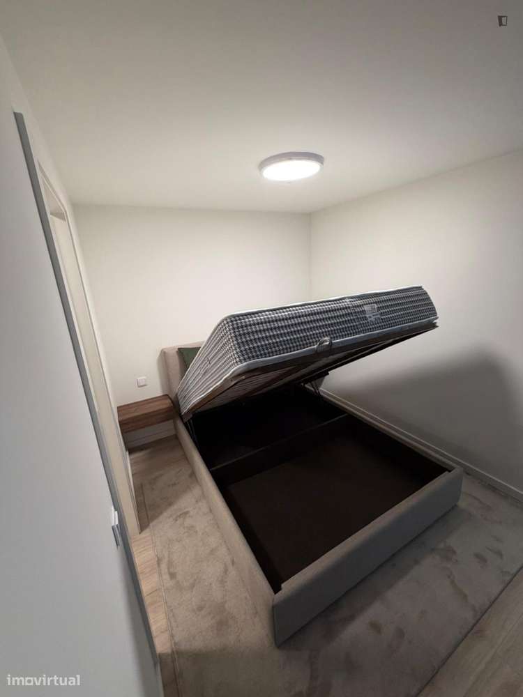 Apartamento com 1 quartos - localizado em Senhora da Hora Porto - Grande imagem: 3/10