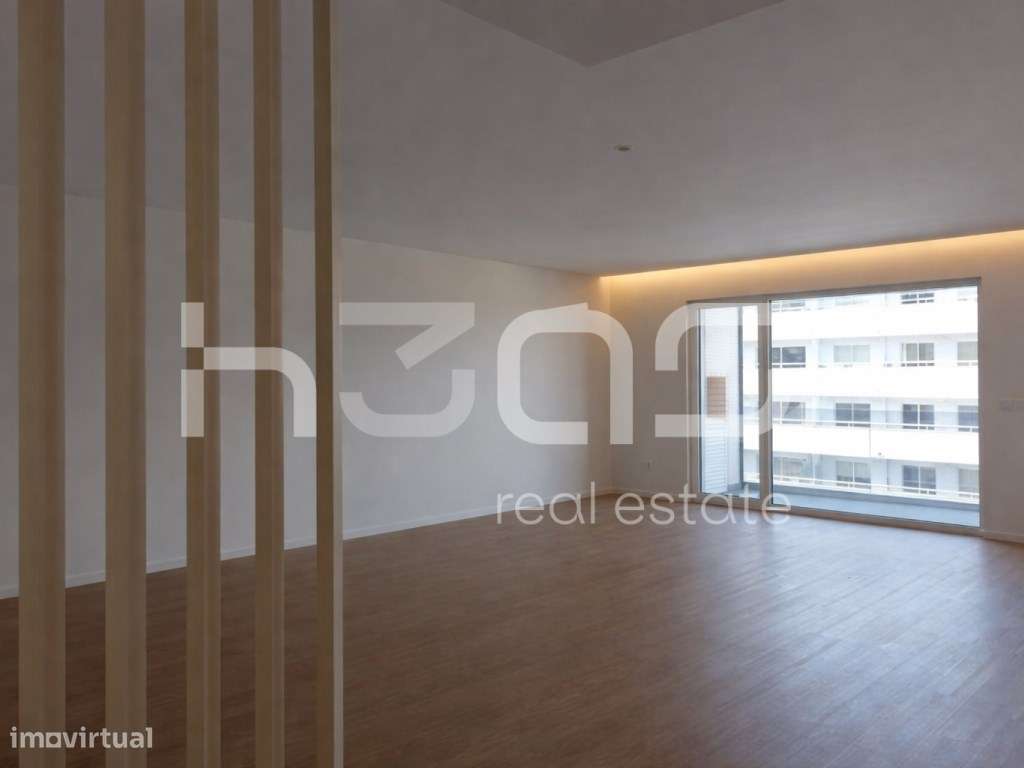 APARTAMENTO T3 COM GARAGEM PARA 2 VIATURAS - ÚLTIMO PISO-1