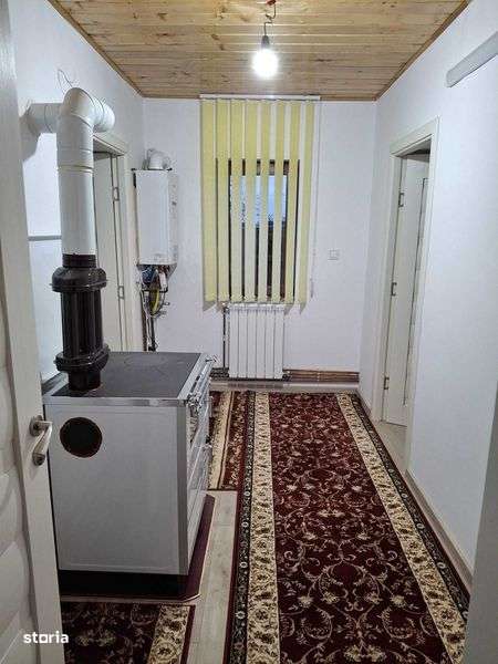 Inchiriez apartament cu 2 camere la curte - Imagine principală: 4/8