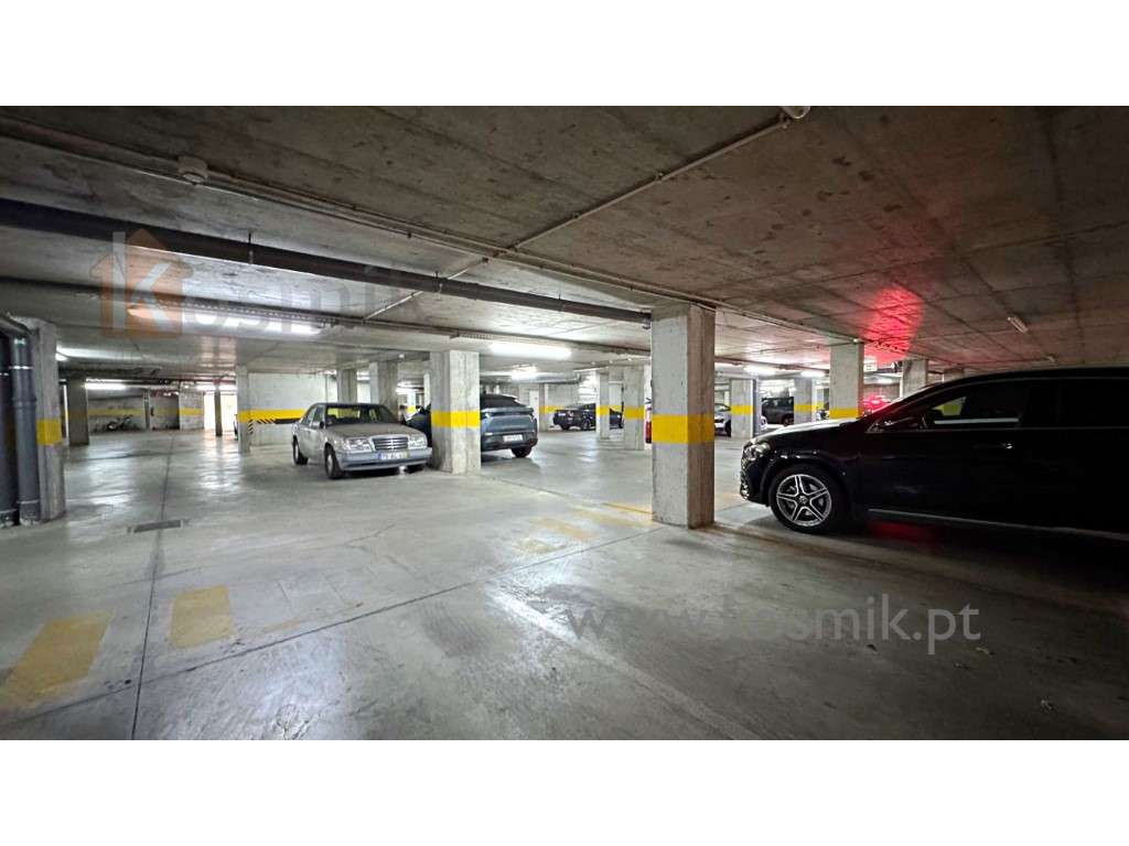 T2 Condomínio fechado . 2xGaragem - Varanda - Vistas - Cozinha equi...-31