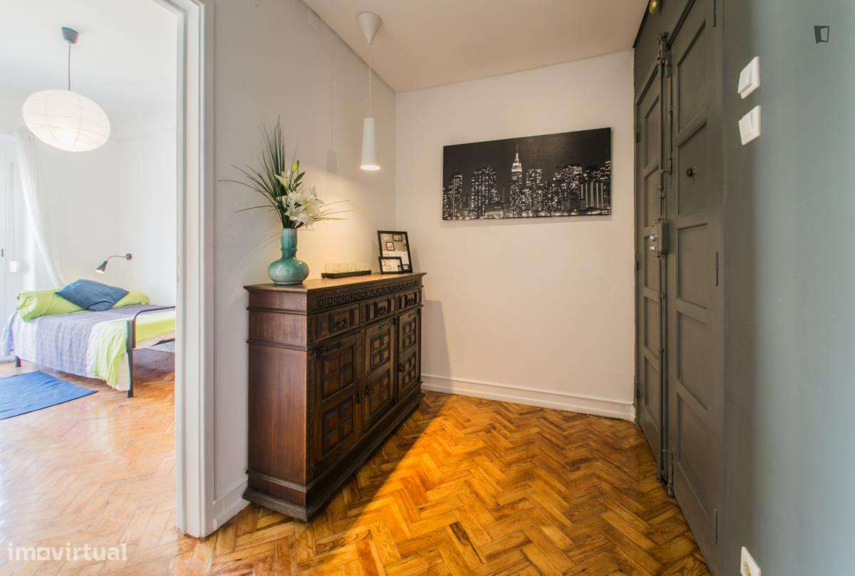 Quarto - localizado em São Sebastião Lisbon - Grande imagem: 2/8