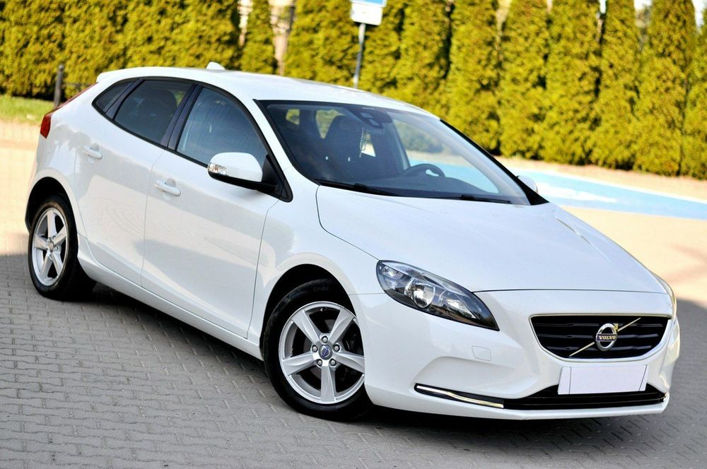 Volvo V40 II D2 Momentum 2013