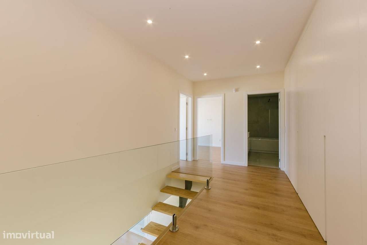 Duplex T4 com piscina, Alcochete - Grande imagem: 2/45