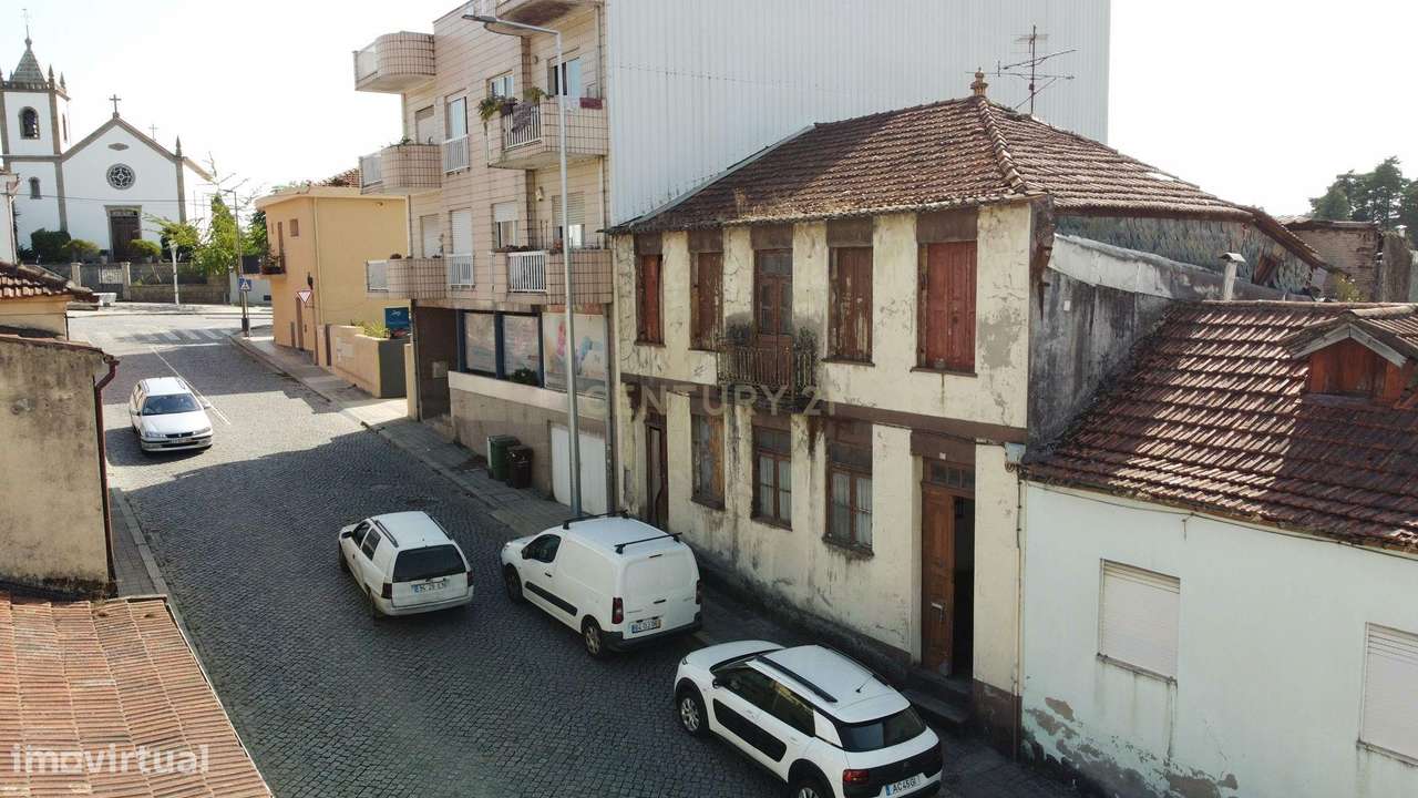 Moradia ancestral com terreno no centro da cidade de Santo Tirso para - Grande imagem: 2/6