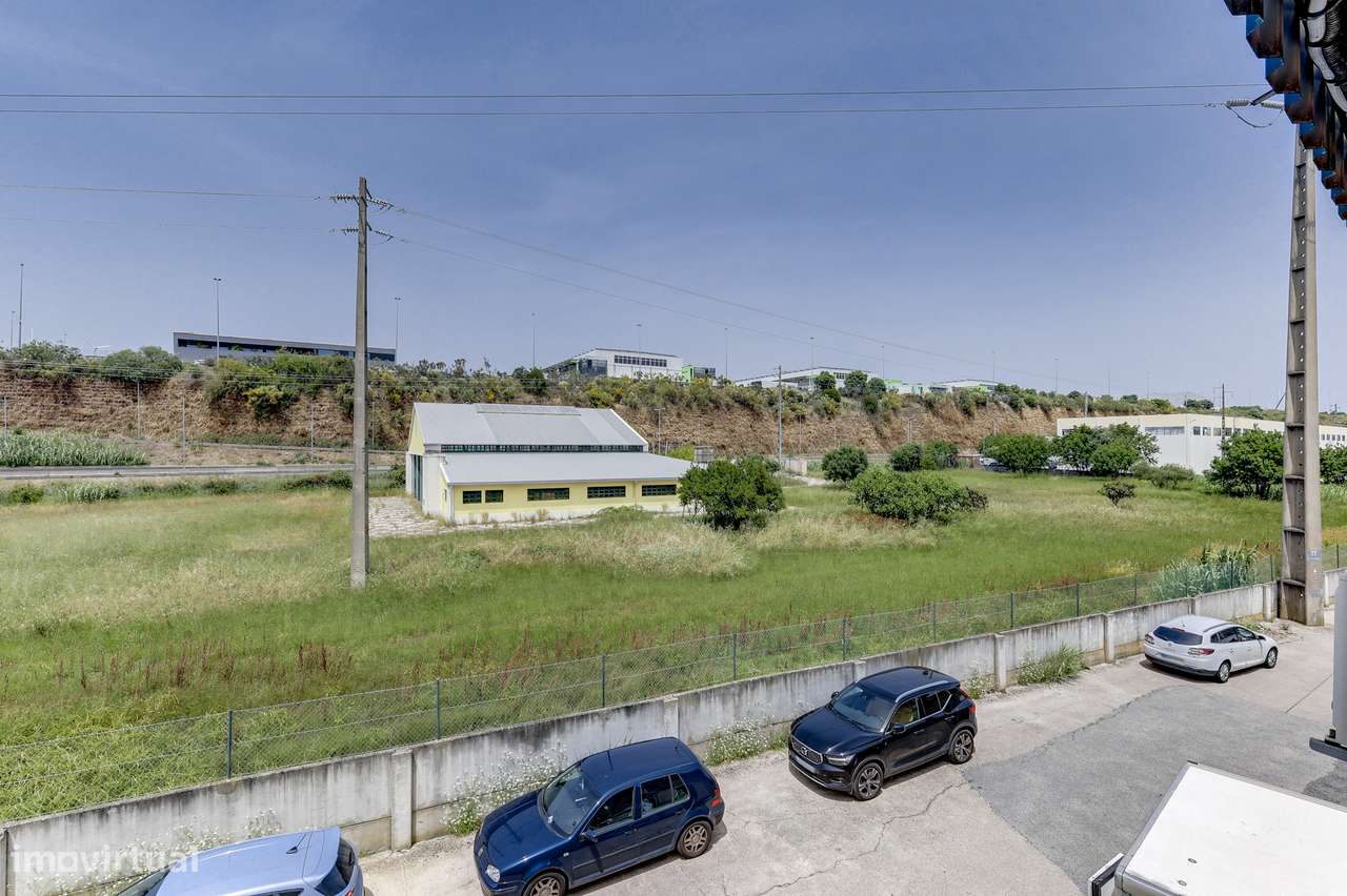 Armazém de 636 m² no Parque Industrial da Granja-21