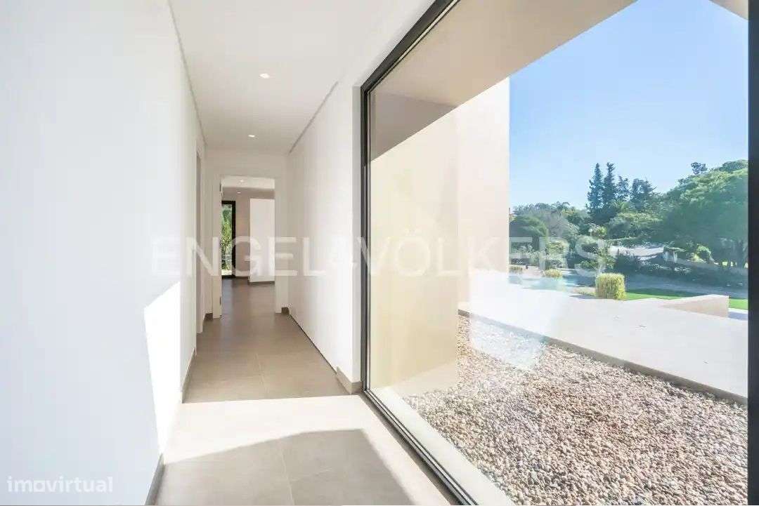 Moradia V4 Exclusiva perto do Carvoeiro-17