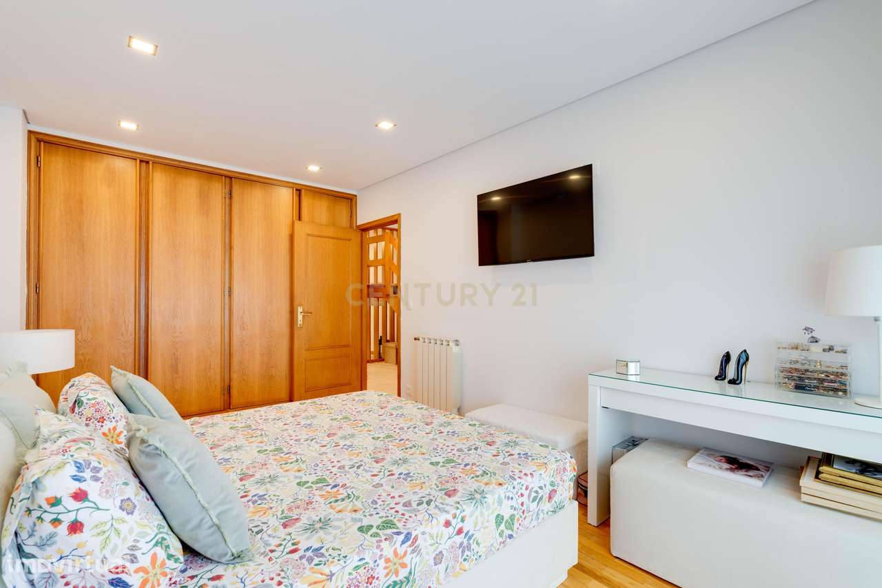 T2+2 Duplex c/ Sótão amplo (248m²) | S. Félix Marinha-5