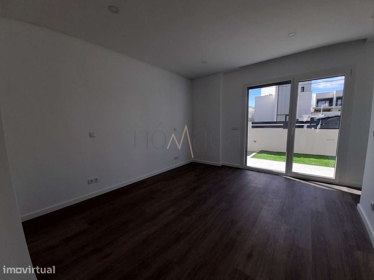 Fantástica moradia localizada no bairro de Valadares, Seixal-16