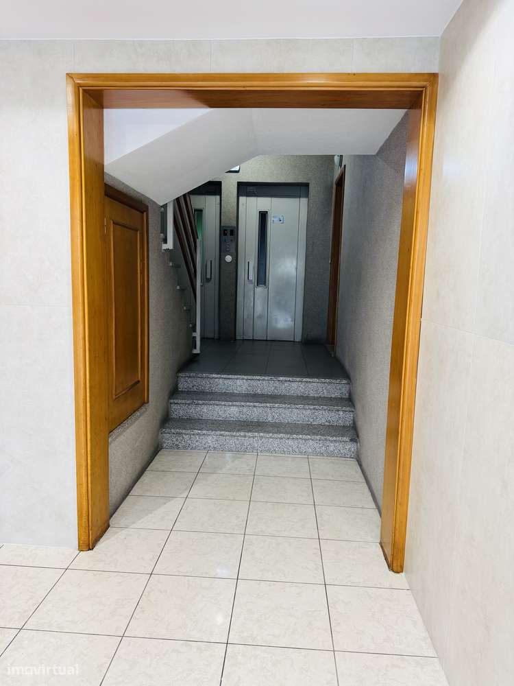 Apartamento T3 com varanda e garagem em Braga-16