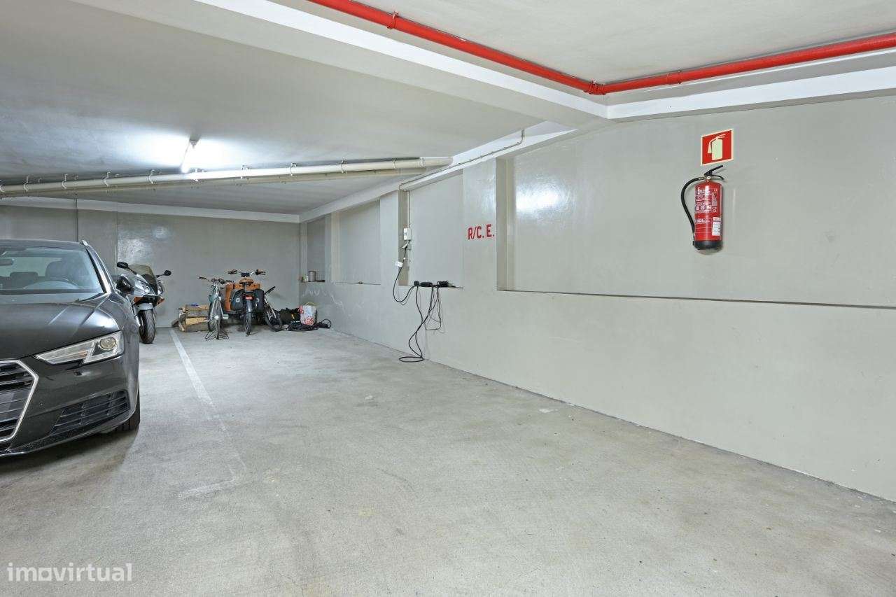 Magnífico T2 c/ L. Garagem, na Foz/Renovado/Impecável/Vista Mar-17