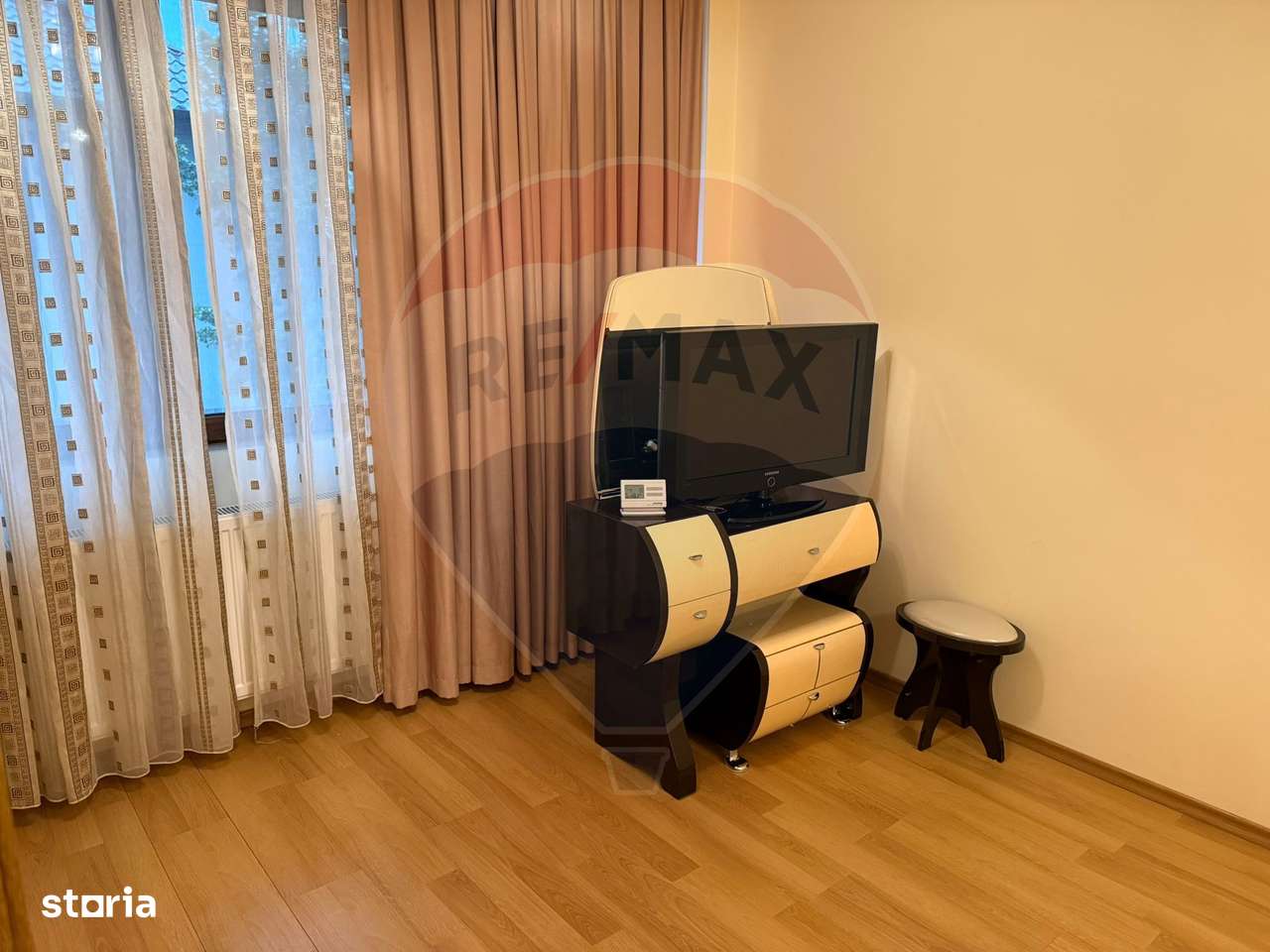 VANZARE Apartament cu 3 camere in zona Voluntari-16