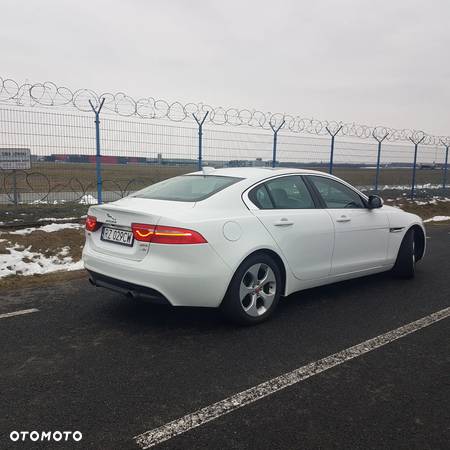 Jaguar XE 2.0 P250 HSE - 6