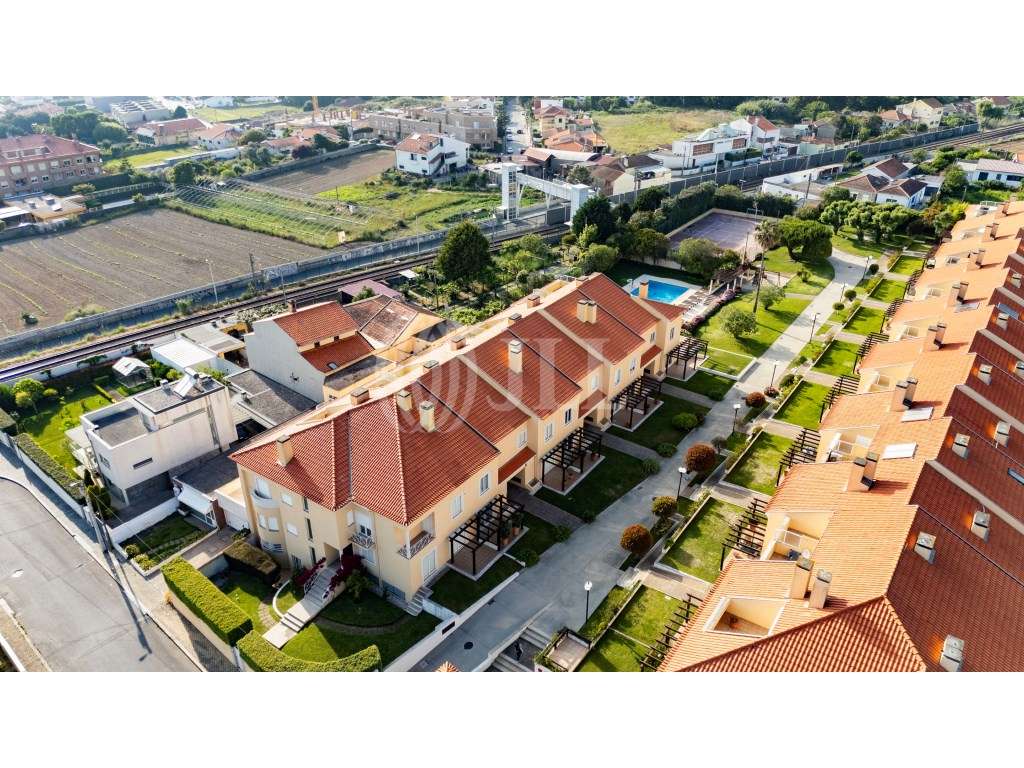 Moradia T4 em condomínio em Gulpilhares Porto-32