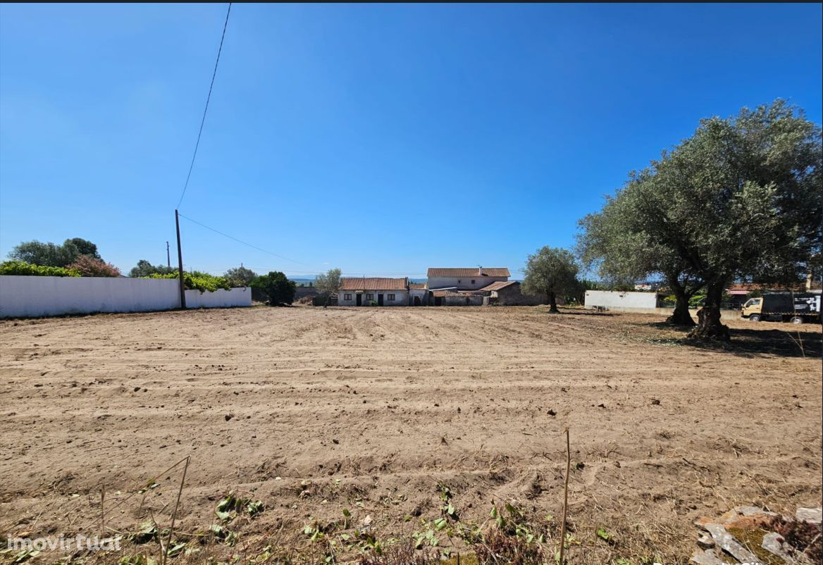 Terreno 1500 m2 excelente para construção em Meãs do Campo