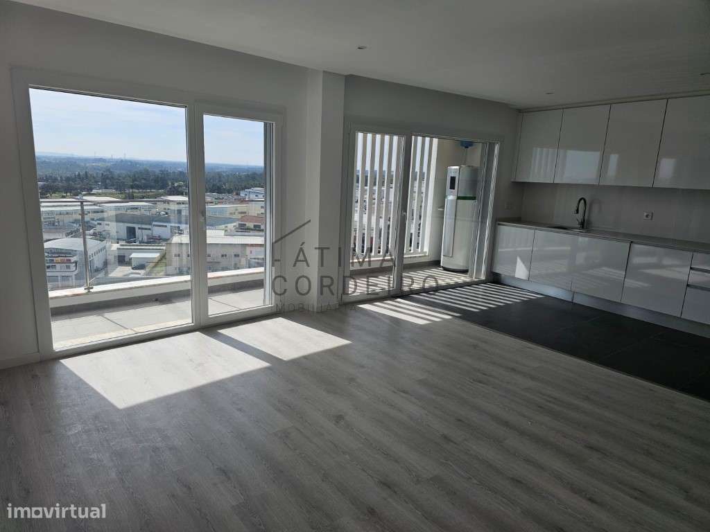 Apartamento T2 em Santa Marta do Pinhal com arrecadação , em fase d... - Grande imagem: 3/24