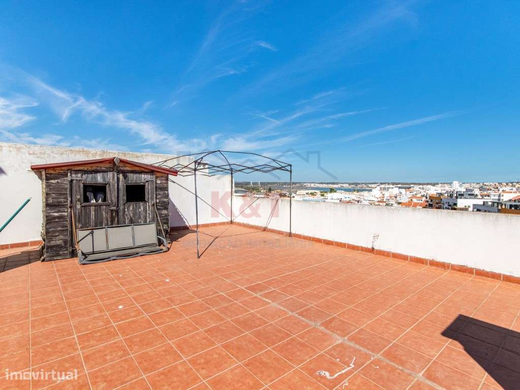 Penthouse T4 com terraço e garagem box-6