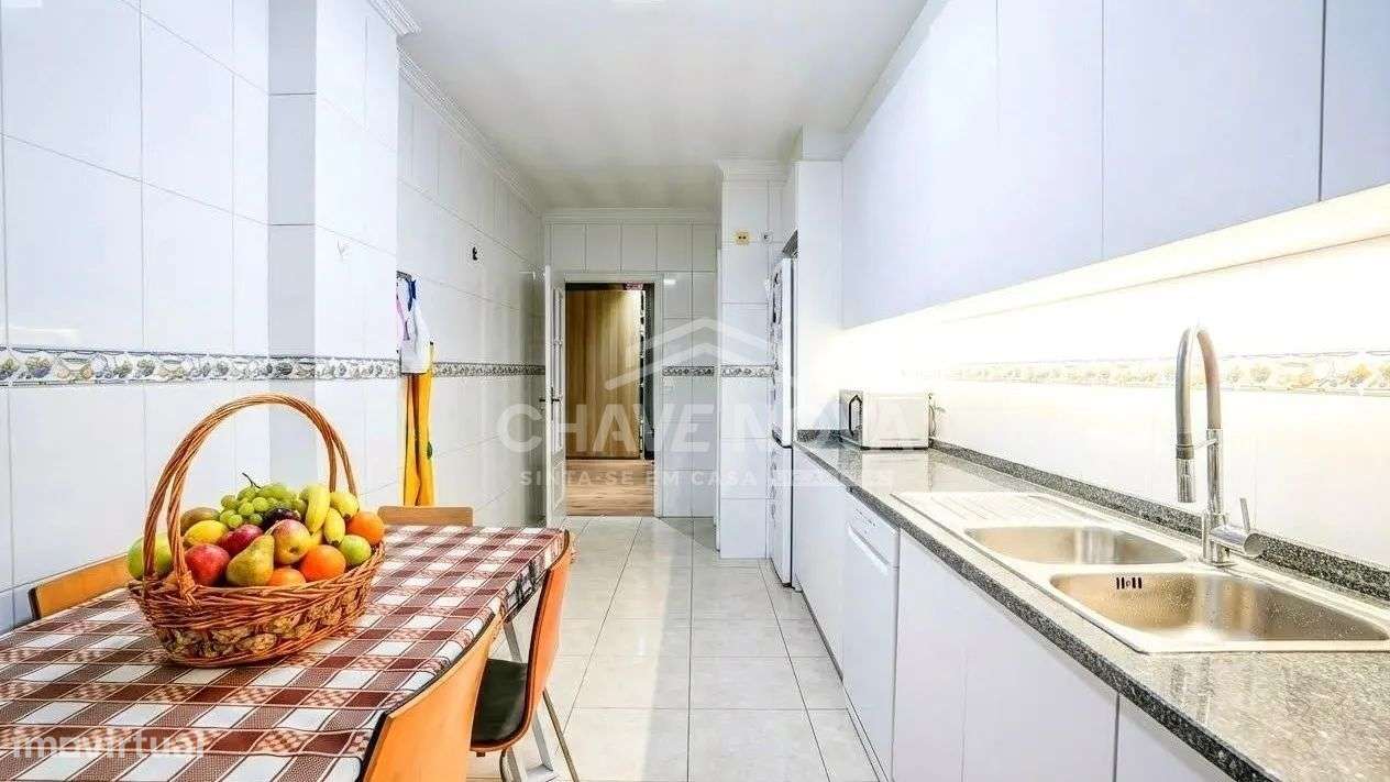 Apartamento T3 | Varanda | Garagem | Elevador-4