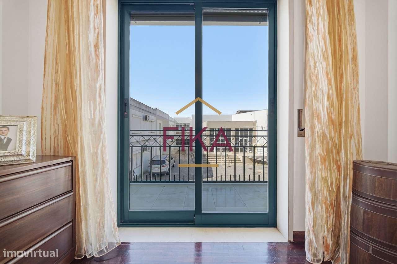 T3 Duplex com Vista Rio e Garagem Box no Centro Histórico do Seixal-25