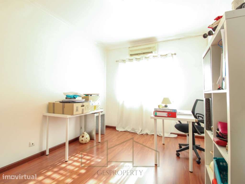 Moradia T3 nos Foros da Amora-27