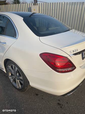 Mercedes-Benz Klasa C 300 7G-TRONIC - 23