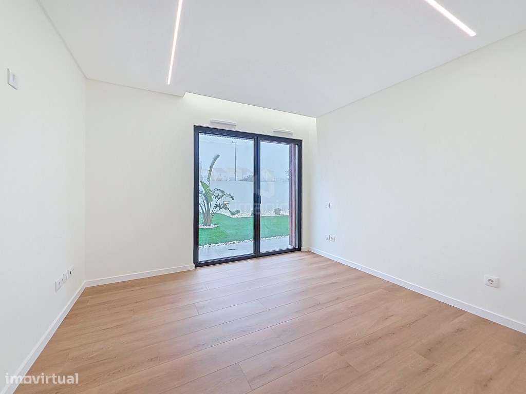 MORADIA T4 NOVA EM MAFRA.-12