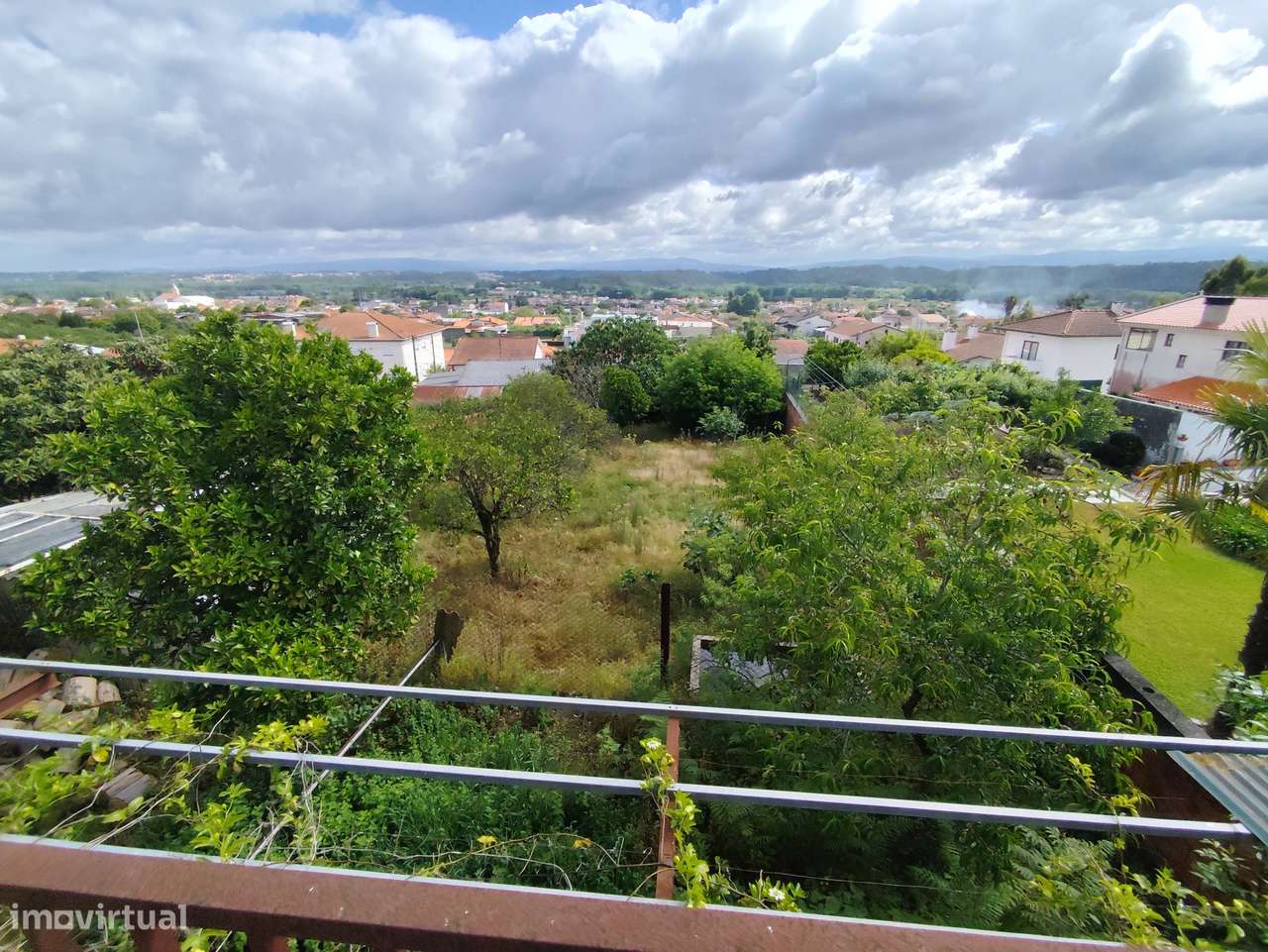 Moradia Bifamiliar T6 com Excelentes Áreas e Conforto-36