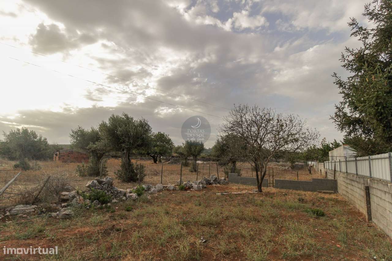 Casa de Pedra V2 c/ Renovação em 528 m2 de Terreno-9