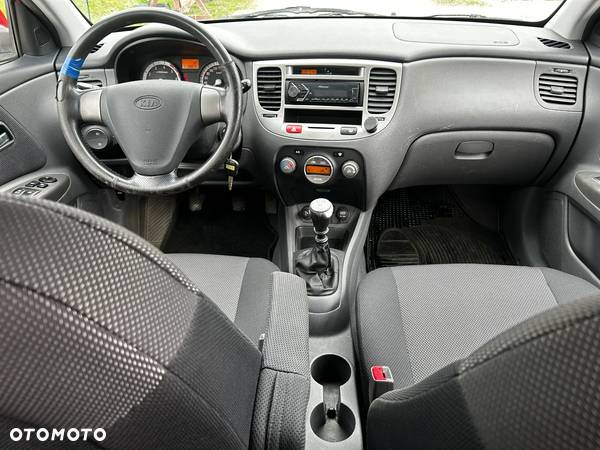 Kia Rio - 11