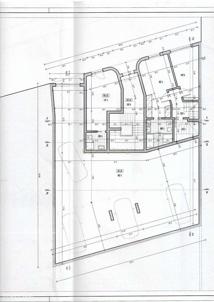 Procura espaço e conforto? Veja este T4 Duplex-40