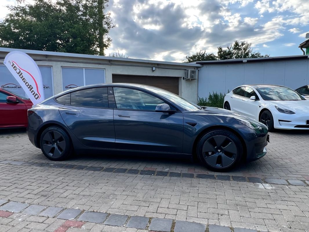 Tesla Model 3 Standard Reichweite Plus Hinterradantrieb - 35