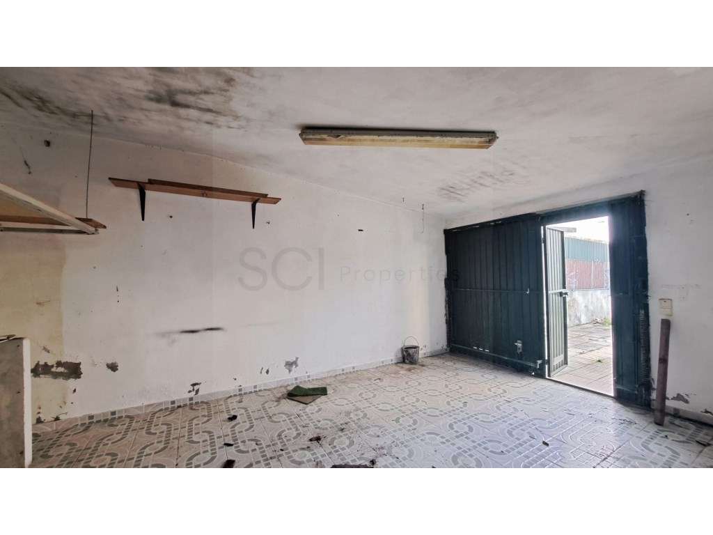 Moradia T3 +1 independente com garagem e piscina em Sesimbra-41