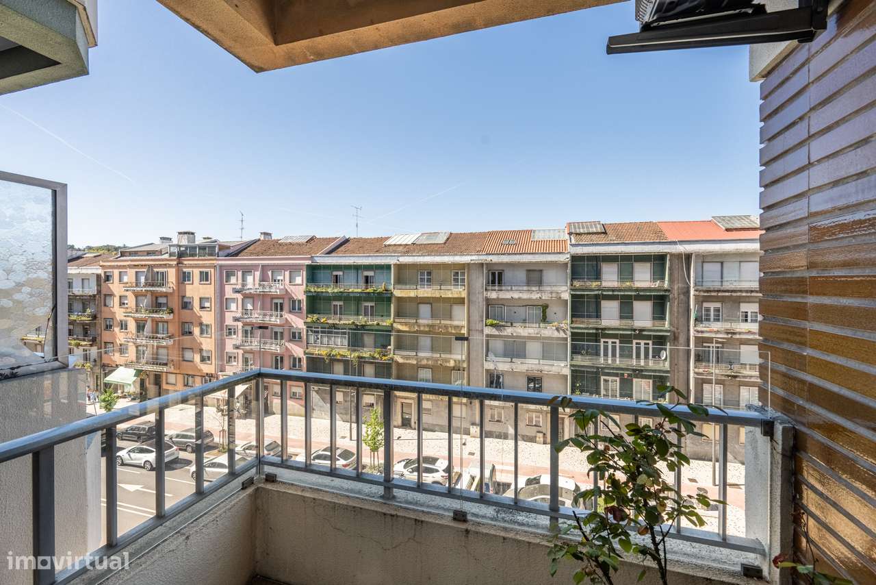 Apartamento T2+2 em plena Avenida da Liberdade-26