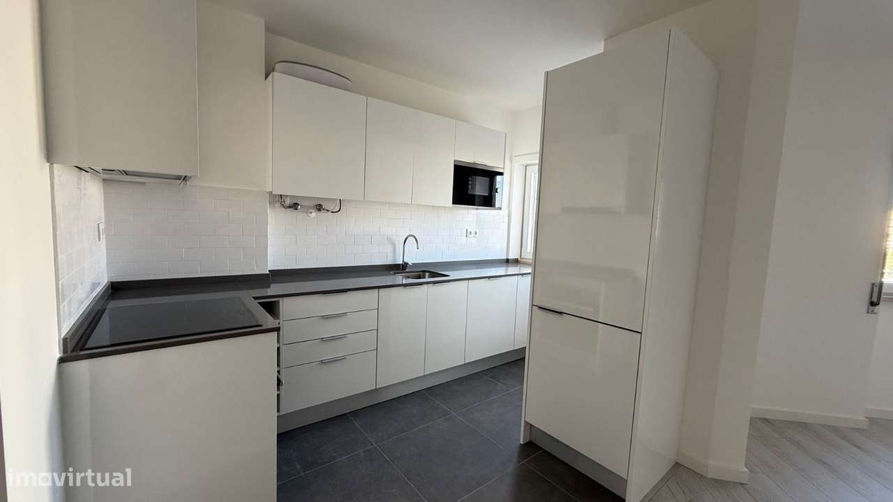 Apartamento T0 com parqueamento e vistas de mar-6